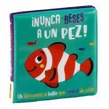 NUNCA BESES A UN PEZ